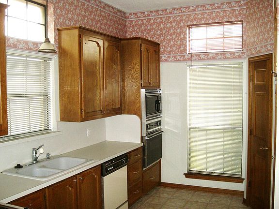 Kitchen with corner pantry