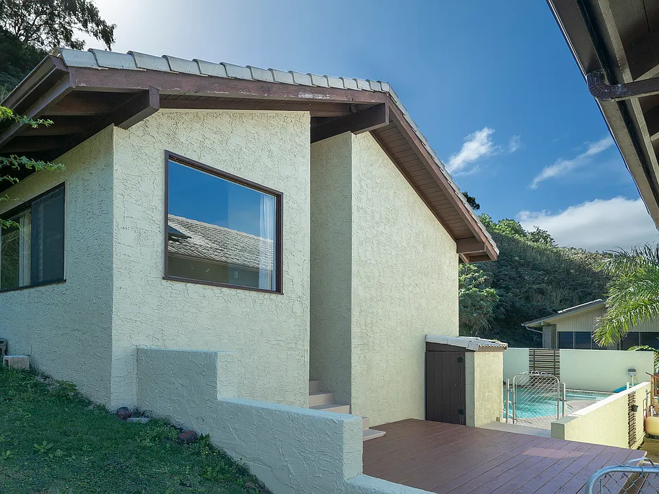 1435 Auauki St