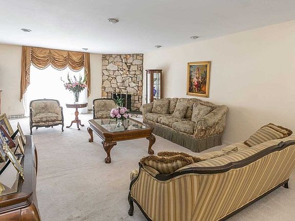 5th image of 106 Windsor Gate Dr