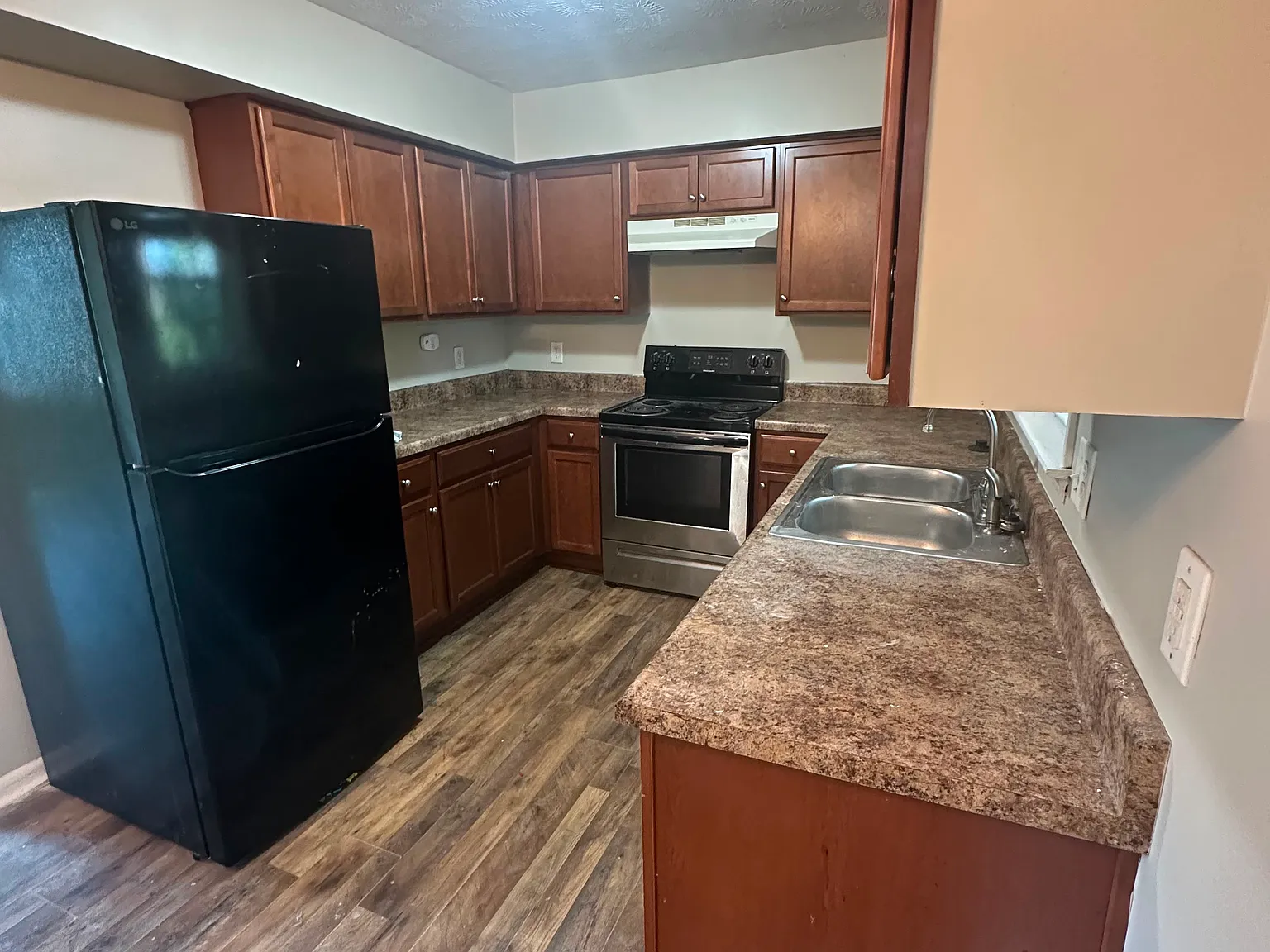 3 bed, 1.5 bath, 1088 sqft, $1,600 — Photo 2