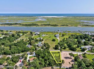 110 Harbour Dr, Hubert, NC 28539