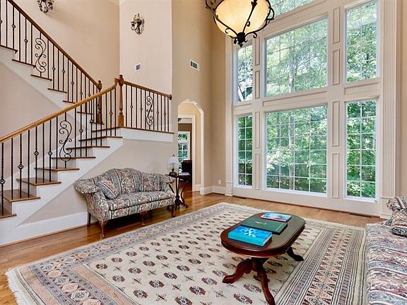 4th image of 17 Saint Andrews Dr