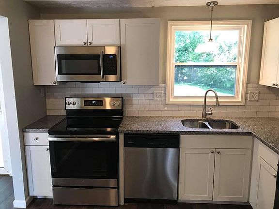 5th image of 6416 Goldfinch Dr