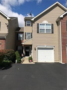 5223 Spring Ridge Dr E, Macungie, PA, 18062