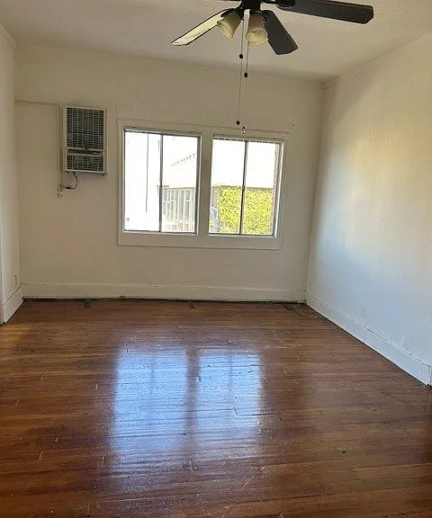 2500 S Hobart Blvd — Photo 15
