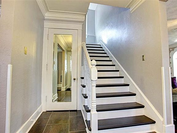 4th image of 910 Far Hills Ave