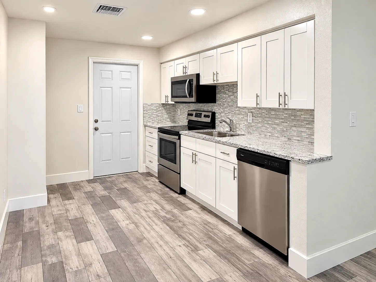 2 bed, 800 sqft, $2,200 — Photo 1