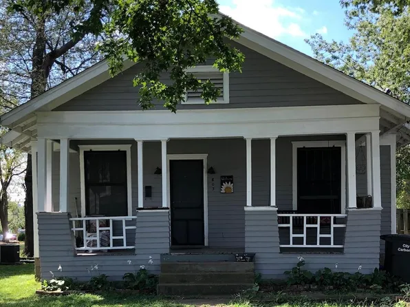 803 W College St, Carbondale, IL 62901