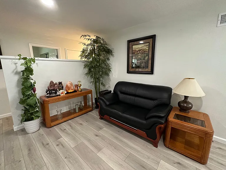 15561 Primrose Ln — Photo 10