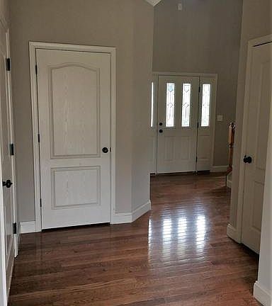 2nd image of 227 Cresthaven Dr