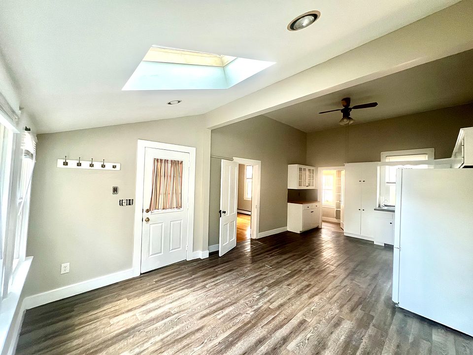 Foyer/Kitchen