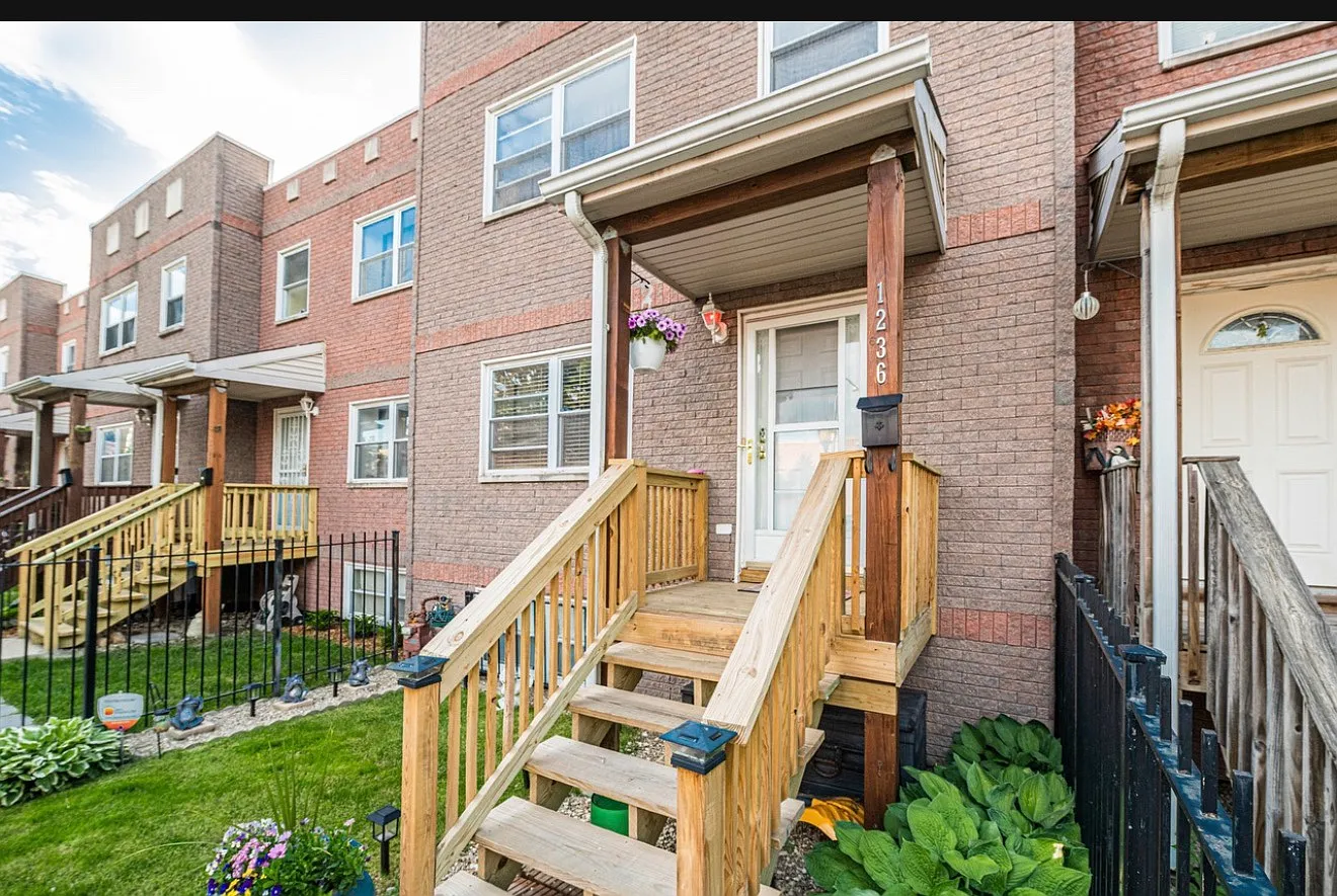 3 bed, 2.5 bath, 1360 sqft, $2,950 — Photo 1