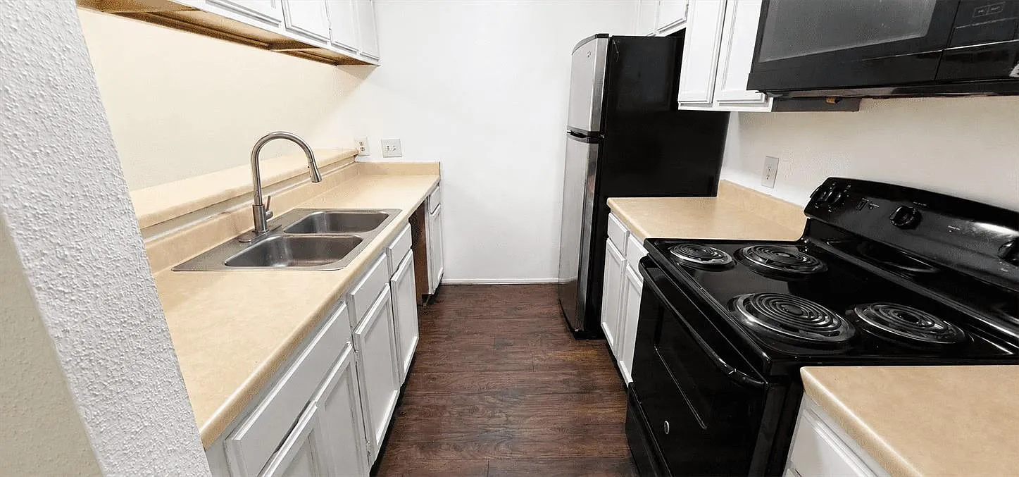 1 bed, 1.0 bath, 635 sqft, $890 — Photo 2
