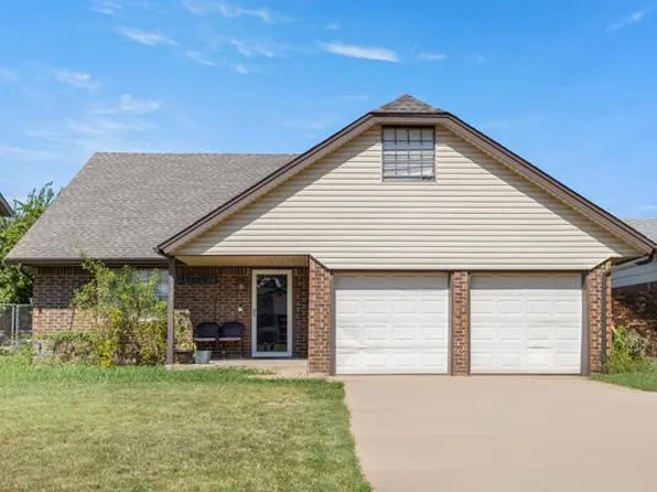 1121 Cavalier St, Moore, OK 73160