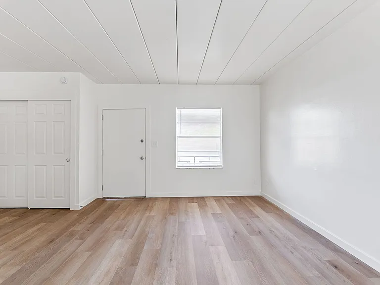 7382 E Main St — Photo 12