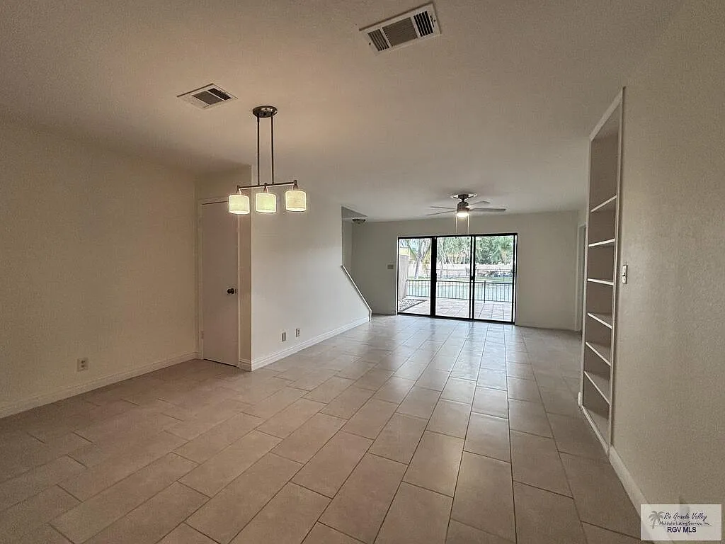 3 bed, 3.0 bath, 1980 sqft, $2,000 — Photo 4