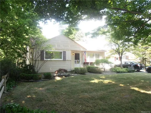 33520 Edmonton St, Farmington Hills, MI 48335