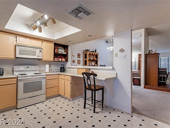 5th image of 2505 Sidonia Ave