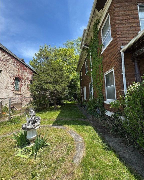 2nd image of 416 N Conover St