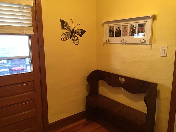 upstairs entrance way 