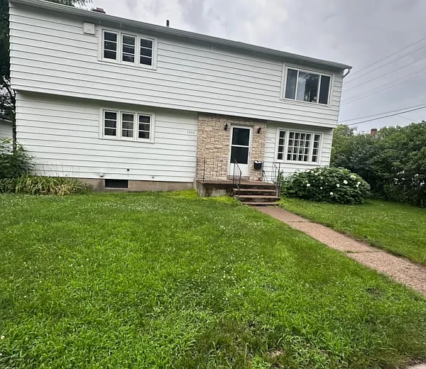 3 bed, $1,320 — Photo 1