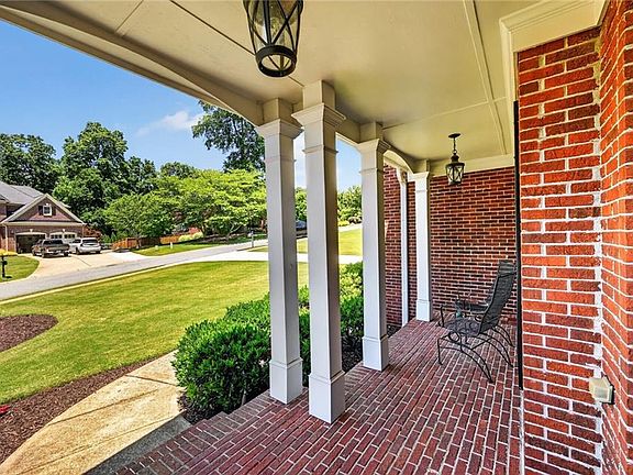 3rd image of 5390 Avonshire Ln