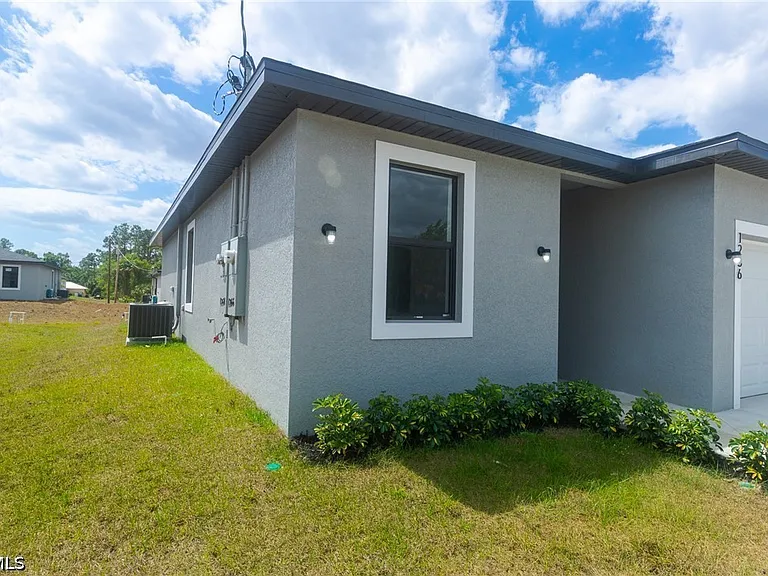 1266 Milwaukee Blvd — Photo 14