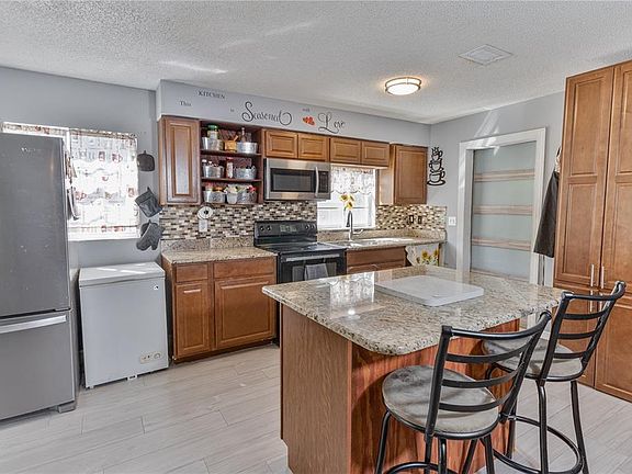 5th image of 3112 Oranole Rd