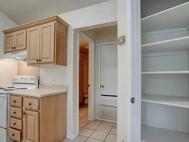 427 Lindsey St #113 — Photo 8