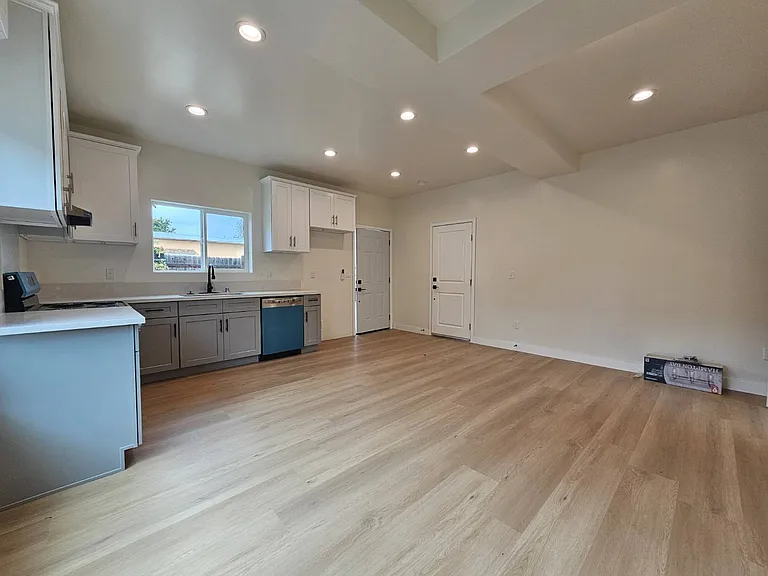1008 S Bonnie Beach Pl #B — Photo 7