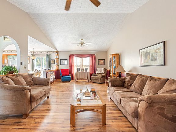 5th image of 243 Monarch Dr