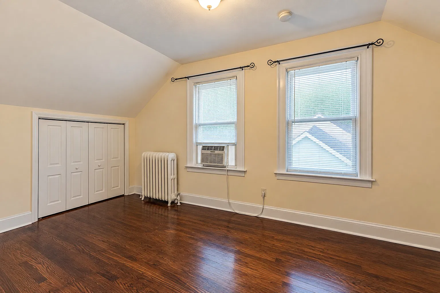 3 bed, 1371 sqft, $2,200 — Photo 2