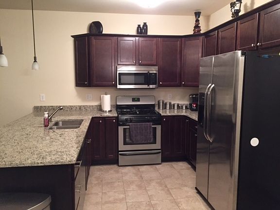 3rd image of 982 Fountain Pl