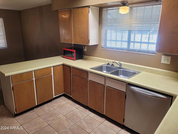 5th image of 1309 CARMELITA Drive