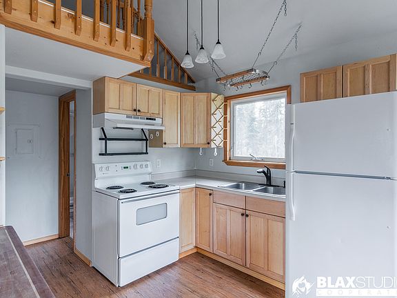 3rd image of 2495 Maria St
