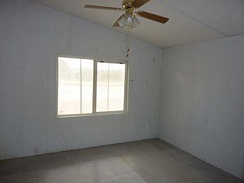 3rd image of 915 W Nickel Ave