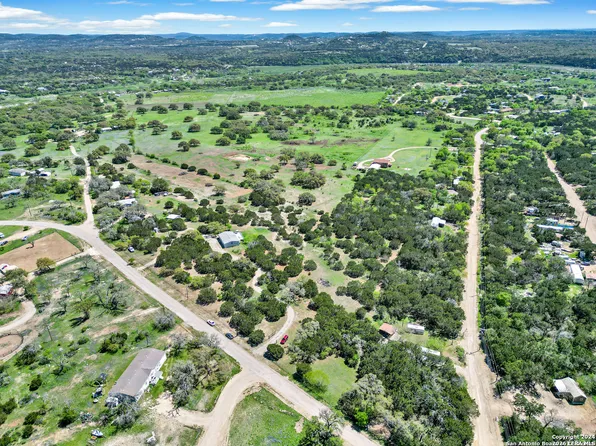 1721 LAKESHORE DR N, Bandera, TX 78003