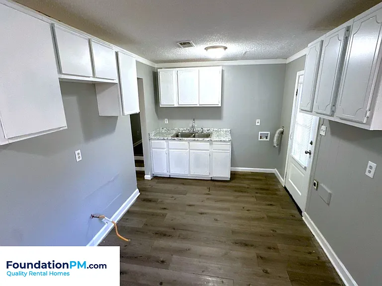 3181 Parham St — Photo 3