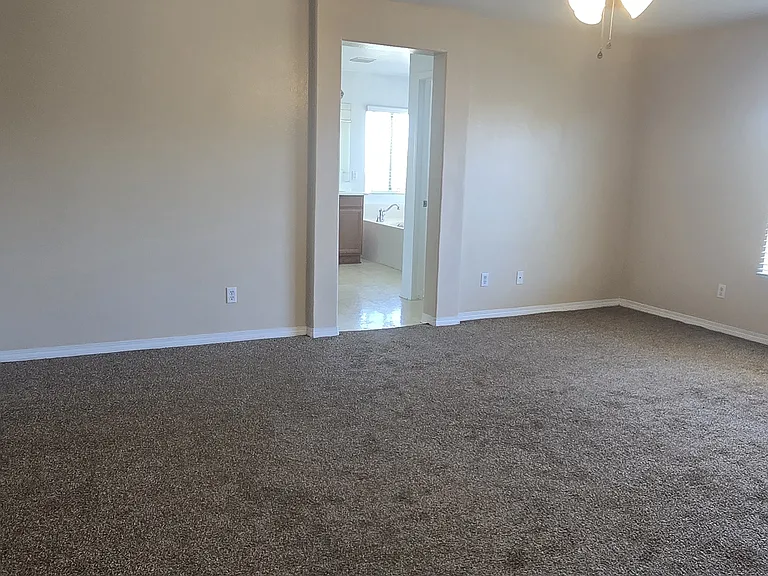 8225 Buchanan Ct — Photo 16