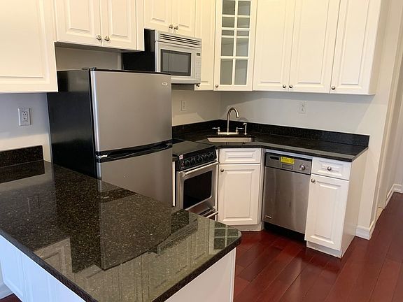 4th image of 241 E 58th St APT 5B