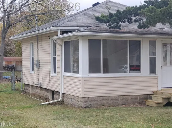 8 Maple St, Oxford, MI 48371