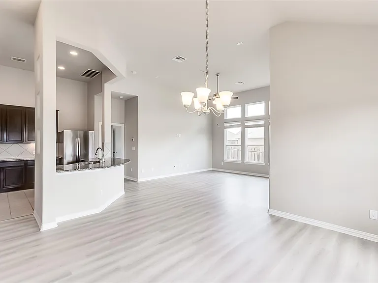 505 Palmilla St — Photo 14