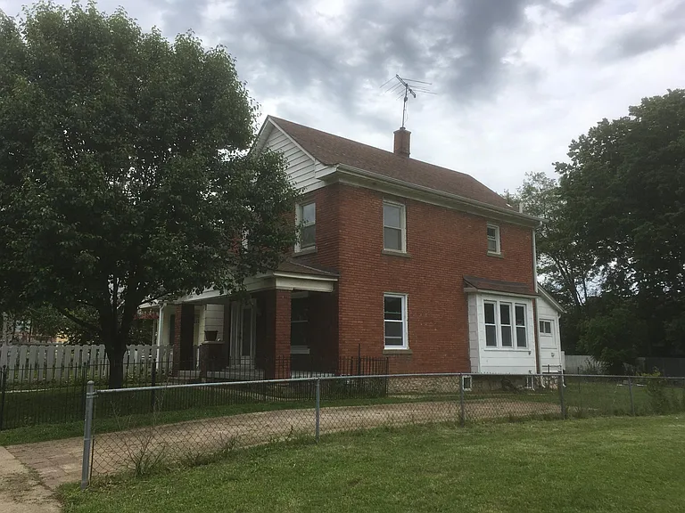 2325 S Early St — Photo 2