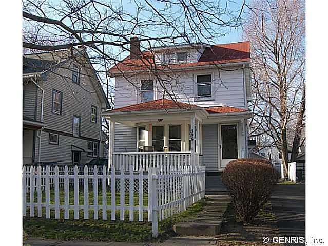 596 Birr St photo 1