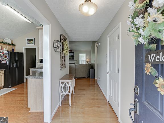 5th image of 558 Bellingham Dr