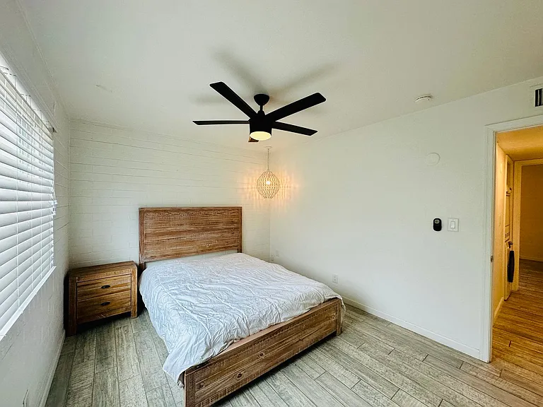 1 and 2 Bedrooms Great Location with Community Pool and Onsite Laundry! 1/2 of Mile from U of A — Photo 46