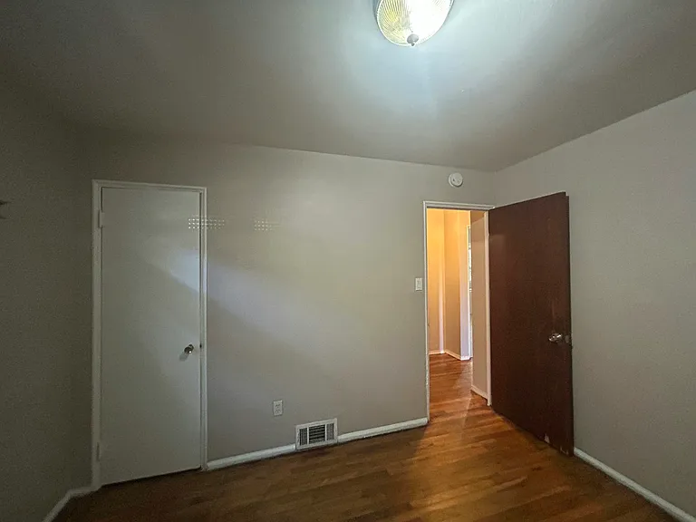 19313 Stahelin Ave — Photo 13