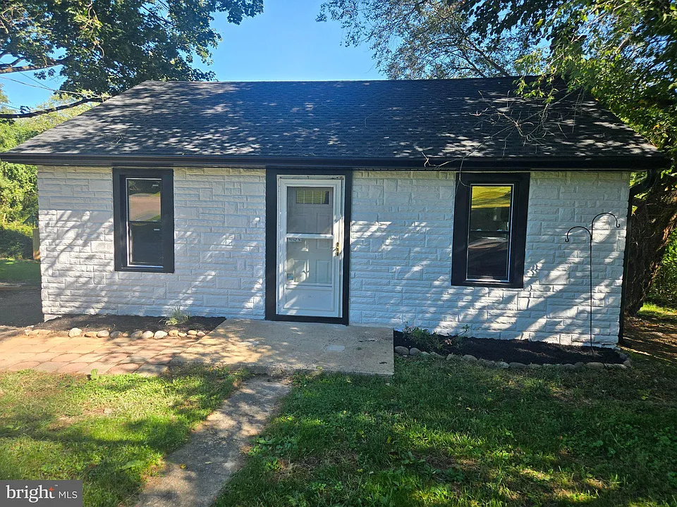 1099 E Kings Hwy