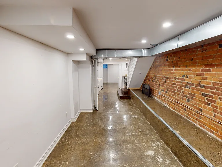 160 Beaconsfield Ave #1 — Photo 12