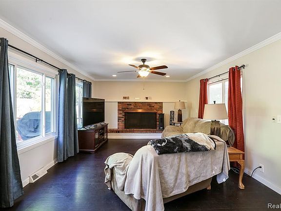 4th image of 2852 Old Orchard Dr